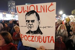 Akcja solidarnościowa „Uwolnić Andrzeja Poczobuta! pod Pałacem Kultury i Nauki w Warszawie, 25 września 2021 r.