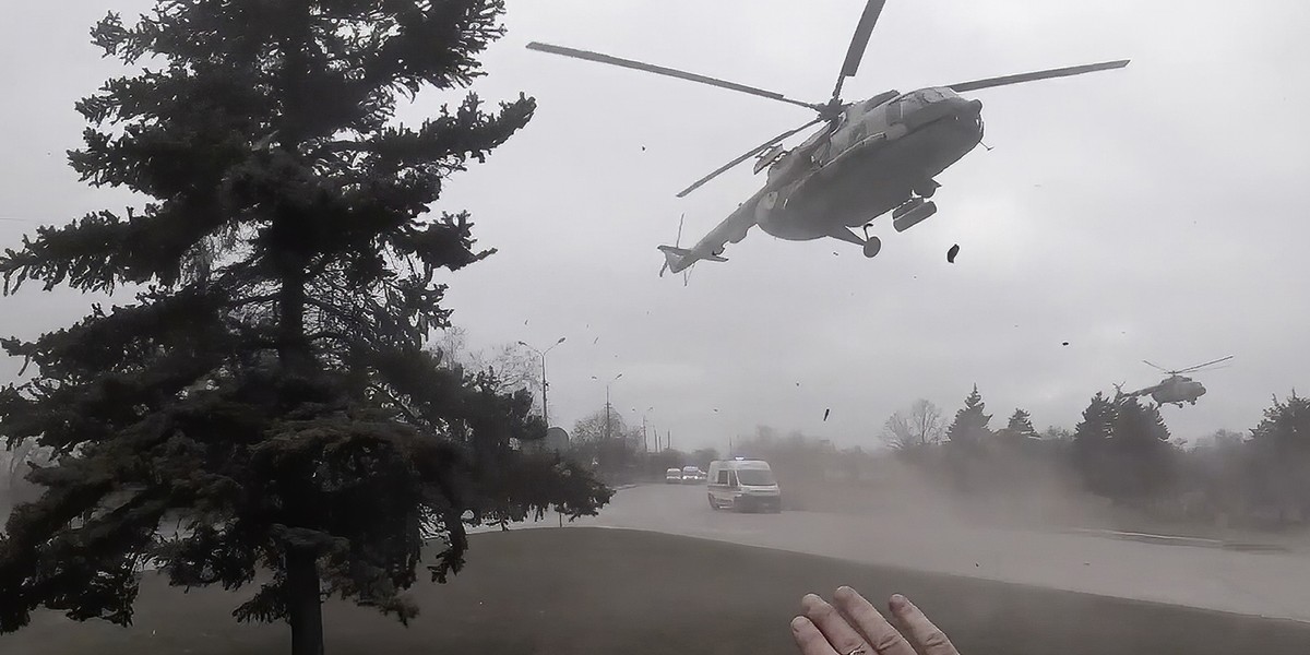 "Misja miłosierdzia" polegała na ratowaniu rannych i wywożeniu ich helikopterami w bezpieczne miejsce.   