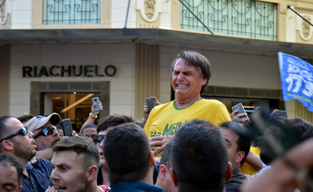 Faworyt wyborów prezydenckich w Brazylii ugodzony nożem. W ciężkim stanie trafił do szpitala