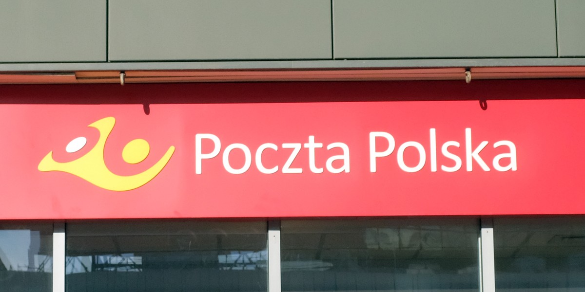 Pracownice poczty uratowały seniorkę.