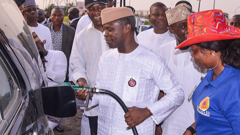 Osinbajo helping out a petrol attendant at an Oando filling station in Lagos