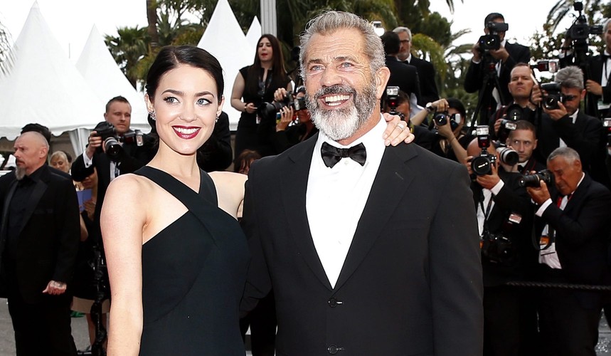 Mel Gibson i Rosalind Ross w Cannes