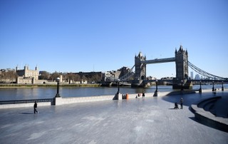 Raz dziennie na spacer. Rząd w Wielkiej Brytanii ogranicza możliwość wychodzenia z domu