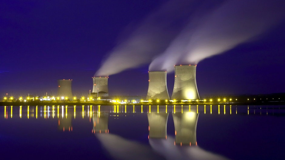 Zdjęcie ilustracyjne przedstawia elektrownię atomową w Cattenom na wschodzie Francji