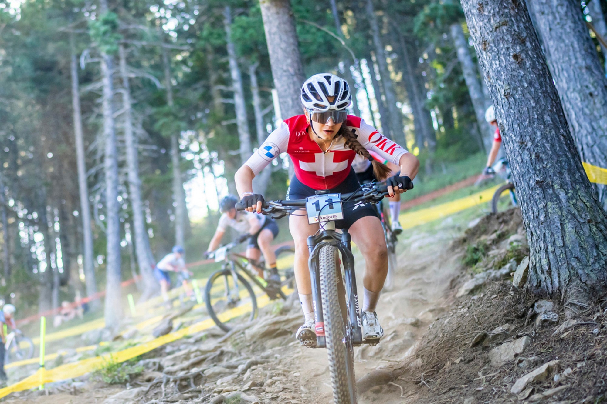 Muriel Furrerová zo Švajčiarska v akcii počas pretekov UCI Cross Country Junior Women.