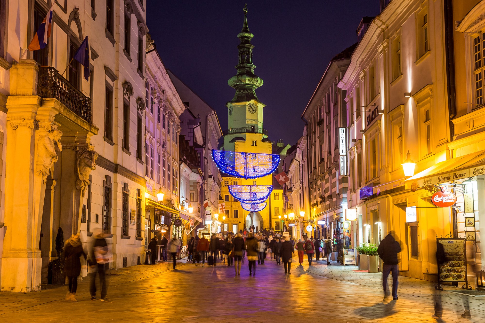 Vianočné trhy v centre Bratislavy.