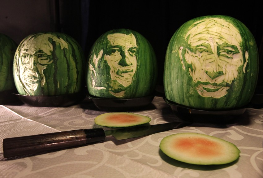 Izrezbareni portreti Mihaila Gorbačova, Dmitrija Medvedeva i Vladimira Putina u Sankt Peterburgu (arhiva)