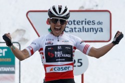 Kolarskie ściganie dookoła Katalonii: Chaves wygrał etap, Adam Yates wciąż liderem