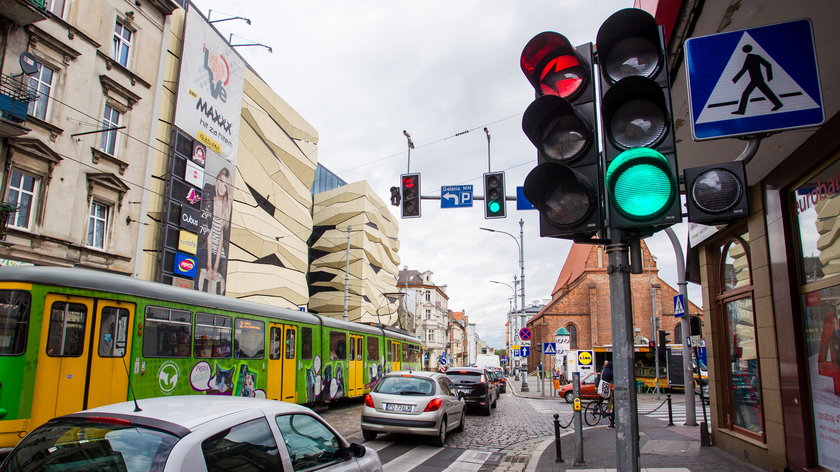 Drogowcy walczą o poprawę sytuacji na poznańskich ulicach. Sami nie wiedzą, który sposób będzie najlepszy