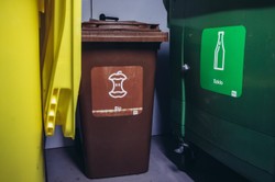 Kamery przy śmietniku w celu egzekwowania segregacji śmieci. Czy to legalne? Jest decyzja