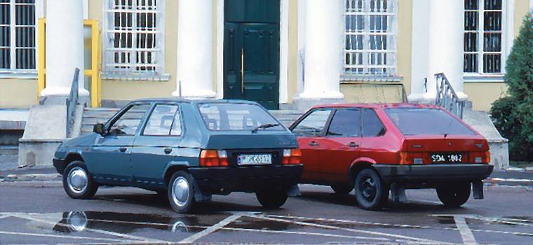 Polska lat 90. - zobacz jakie auta królowały na ulicach Krakowa