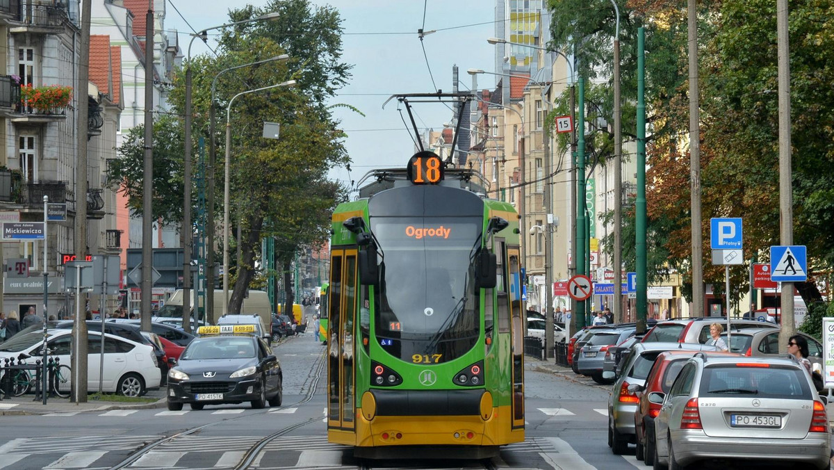 18 września wystartuje remont torowiska na ul. Dąbrowskiego. Prace potrwają dwa miesiące i obejmą odcinek ulicy od Mickiewicza do Rynku Jeżyckiego. Po ich zakończeniu tramwaje mają poruszać się po torach ciszej oraz szybciej. Jednak wcześniej kierowcy oraz pasażerowie komunikacji miejskiej muszą liczyć się z utrudnieniami na czas remontu.