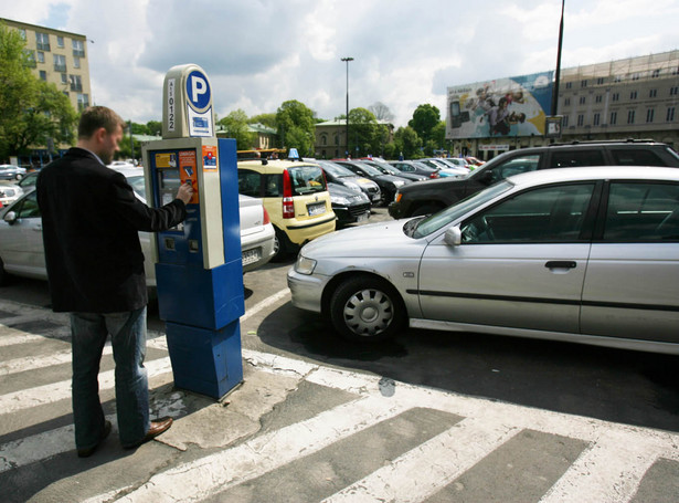 Polski kierowca wymyślił nową metodę parkowania