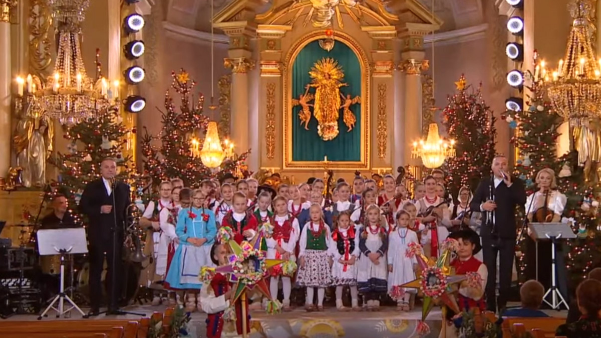 W Wigilię w TVN24, TVN i TVN zostanie wyemitowany specjalny koncert "Kolędy z Białegostoku", natomiast Polsat pokaże "Golec uOrkiestra. Kolędowanie z Janem Pawłem II".