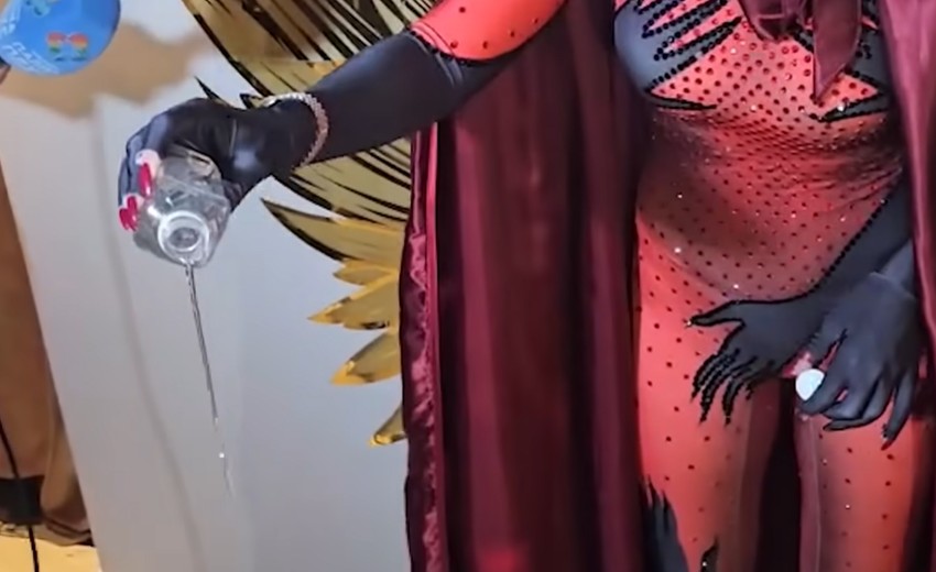 Jovana prosipa svetu vodicu