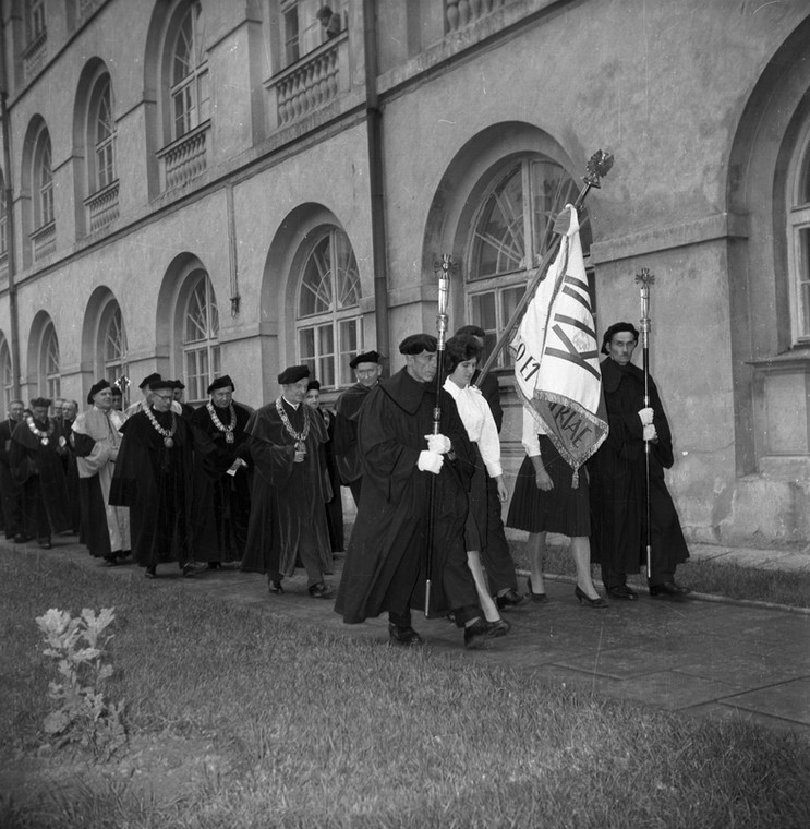 Uroczysty pochód z okazji 45-lecia uczelni, 1953