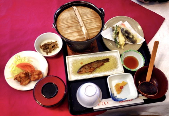 Region Fudżi oferuje wyśmienitą kuchnię. Ryba jest tak przyrządzona, że zjadamy ją w całości. 