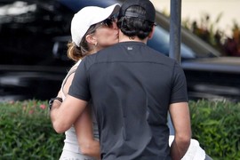 "PALA SA KONJA NA MAGARCA", manekenka (45) pokazala kako izgleda mesec i po dana nakon 3. porođaja: Hvale je zbog izgleda, ali joj NJEGA NE PRAŠTAJU i ubeđeni su da ga njena deca ne podnose