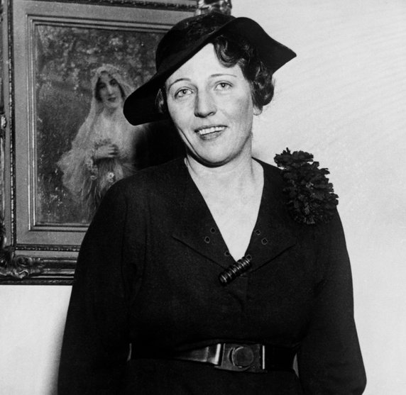 1938 r. — Pearl Buck (USA) — za "wspaniały epicki opis życia chińskich chłopów i za biograficzne arcydzieła"