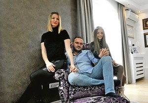 Dejan Petrović sa suprugom i ćerkom