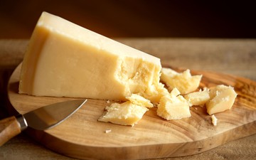 Hogyan készül valójában a parmezán sajt? A válasz sokakat megdöbbenthet