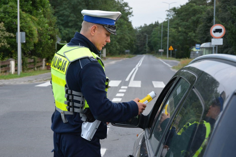 Kontrola drogowa, alkomat, policja