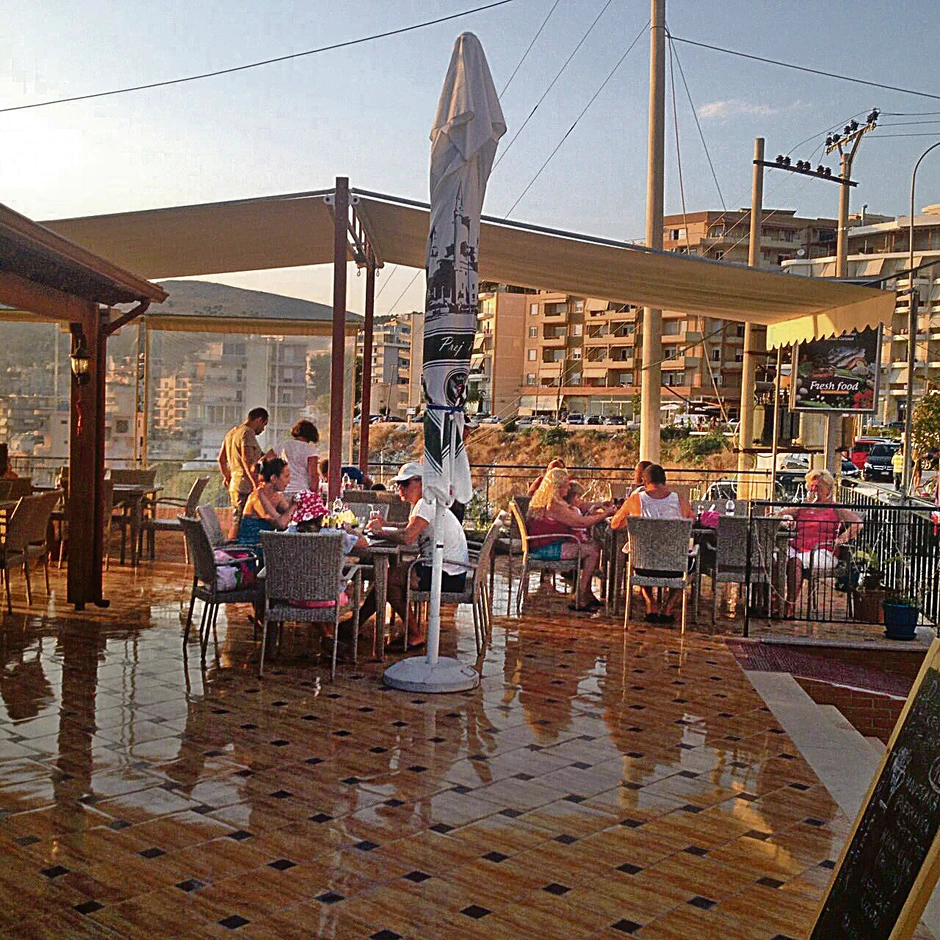 U sezoni glumičin restoran 
poseti dosta ljudi