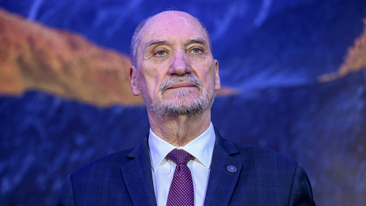 Podkomisja smoleńska zawiadamia prokuraturę ws. katastrofy. Macierewicz ujawnia