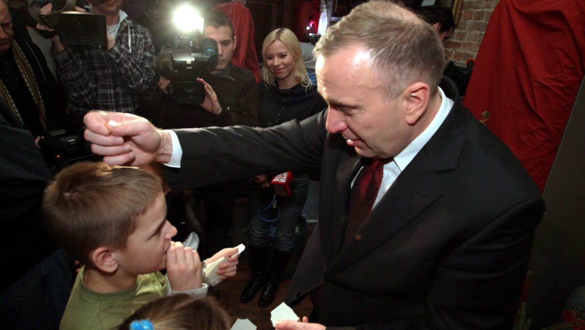 Na wigilijnym opłatku z podopiecznymi warszawskich świetlic spotkał się marszałek Sejmu Grzegorz Schetyna. Dzieci i młodzież przedstawili jasełka, pokazywali też filmy, które nakręcili ze swymi opiekunami.