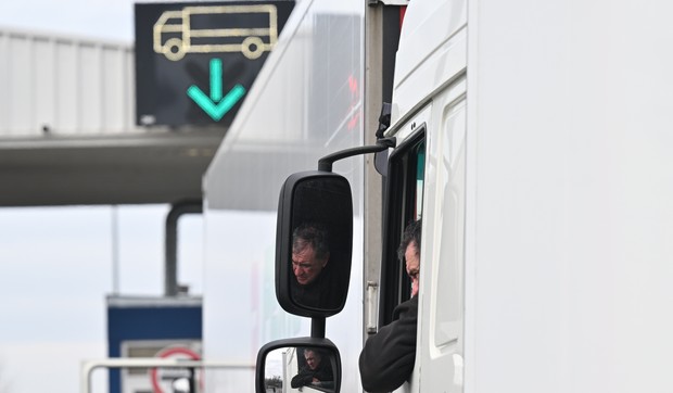 Od danas nova pravila za teške kamione: Putarina na obilaznici kod Beograda samo sa TAG-om, evo šta vozači moraju da znaju