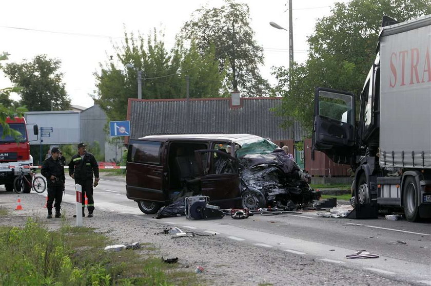 Tragedia pod Warszawą. Nie żyją trzy osoby! FOTO