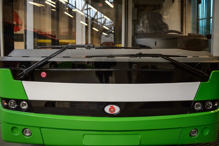 Lubelski autobus Ursus różni się od innych pojazdów swojej klasy tym, że ma wymienne baterie. Pozwoli to na szybkie „naładowanie” akumulatorów bez konieczności postoju.  <br><br>. (mgo) PAP/Wojciech Pacewicz