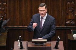 Ostro podczas debaty o mediach publicznych. "Standardy dla republik bananowych"