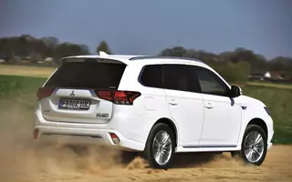 Przejechaliśmy 50 tys. km Mitsubishi Outlanderem PHEV