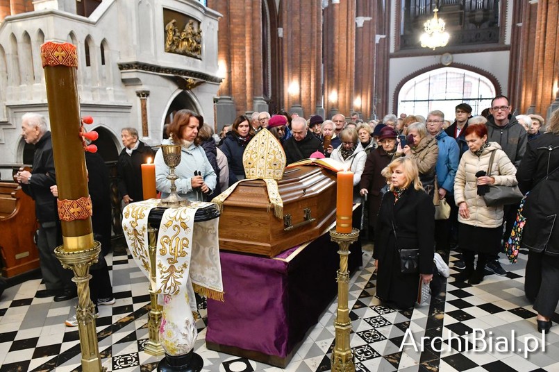 Pogrzeb arcybiskupa Edwarda Ozorowskiego