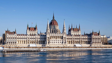 "Wiersze w metrze": poezja Zbigniewa Herberta w budapesztańskim metrze