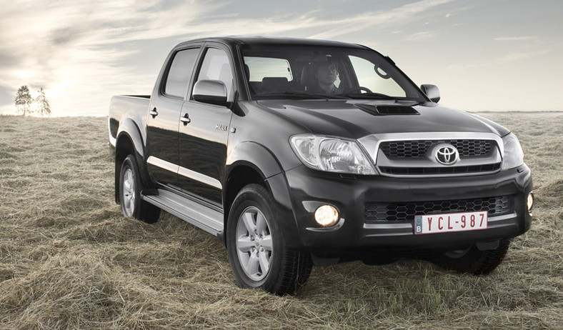 Toyota Hilux: restyling pickupa na nowy rok modelowy