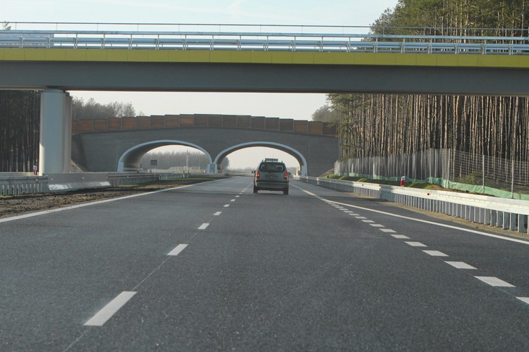 Budowa drogi ekspresowej S8 na odcinku węzeł Walichnowy – Łódź (A1) kosztowała 5 395 800 000.00 zł . Ze środku unijnych pochodziło <b>3 100 000 000.00 zł </b>