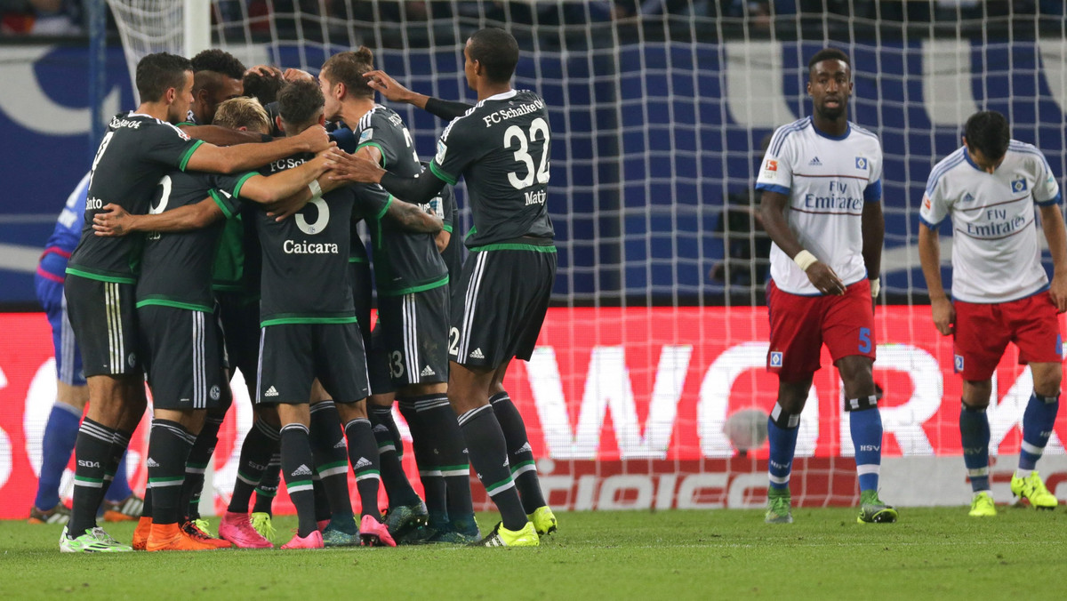 Schalke 04 nie żegna się ze znakomitą formą z ostatnich tygodni. Tym razem, w spotkaniu siódmej kolejki Bundesligi, gracze z Gelsenkirchen pokonali 1:0 (0:0) na wyjeździe Hamburger SV. Gola na wagę trzech punktów strzelił rewelacyjny Leroy Sane.