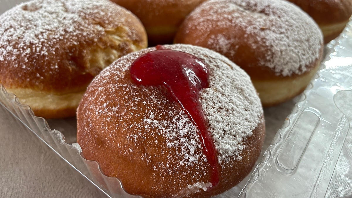 Pączki giganty o masie 800 gramów pojawiły się w ofercie na tłusty czwartek 2025 w Sheraton Sopot /zdjęcie ilustracyjne