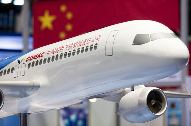 Chiny i Tajwan zwiększą o 100 tygodniowo liczbę rejsów samolotów pasażerskich, a o 20 - transportowych, by podtrzymać wymianę handlową, której roczna wartość wynosi 109 mld dolarów - podały władze lotnicze Tajwanu.