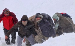 Ruszyli na ratunek dzieciom, sami zginęli. Lawiny zabiły kilkadziesiąt osób