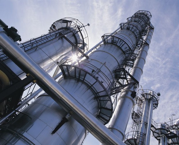 Przejmujący: Synthos (d. Dwory). Kraj: Czechy. Cel: Kaucuk Kralupy. Rok: 2007. Kwota: 700 mln zł. Dwory odkupiły producenta syntetycznego kauczuku od Unipetrolu, należącego już wtedy do PKN Orlen. Ta transakcja to największe przejęcie zagranicznej firmy przez polską prywatną spółkę (głównym akcjonariuszem obecnego Synthosu jest Michał Sołowow - biznesmen i kierowca rajdowy).