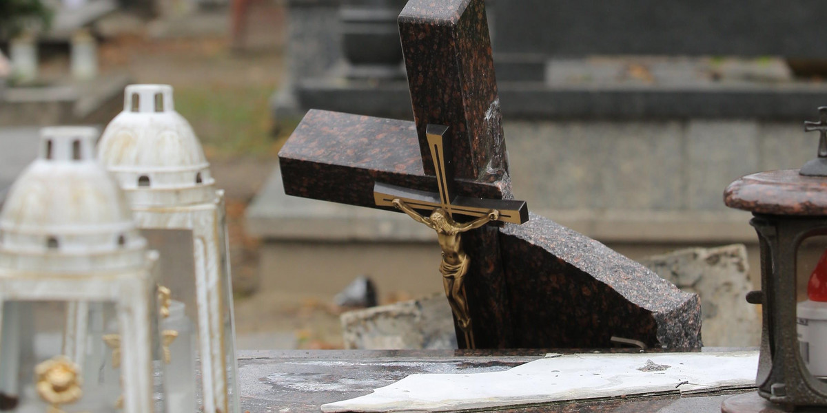 Zdewastowali najstarszy cmentarz w Polsce