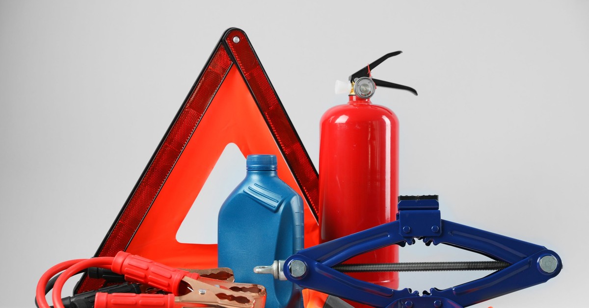 Obowiązkowe wyposażenie samochodu w 2025 r. Czy legalizacja gaśnicy musi być aktualna?