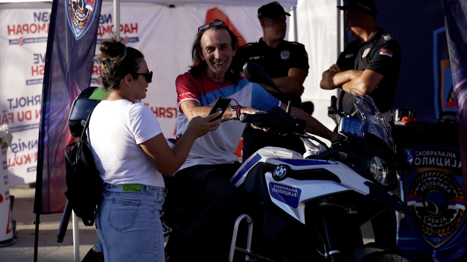 policijski štand u Guči