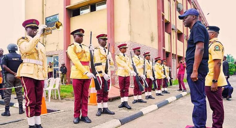 Lagos State Governor Babajide Sanwo-Olu (middle), interacting with Officers of the Lagos State Traffic Management Authority (LASTMA) during his visit to the LASTMA Yard, Oshodi, on Friday, June 14, 2019. [VON]
