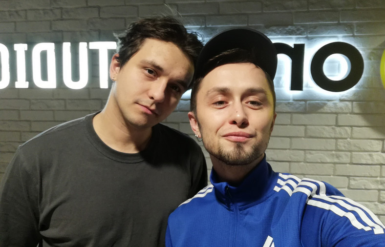 Grzegorz Mołda i Dawid Dudko podczas nagrania podcastu "Za grosz Kultury" 