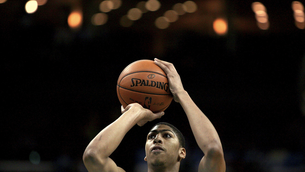 Ze względu na podejrzenie wstrząśnienia mózgu, gwiazdor New Orleans Hornets - Anthony Davis - nie wystąpi w najbliższym meczu wyjazdowym swojej drużyny przeciwko Chicago Bulls - informuje ESPN.