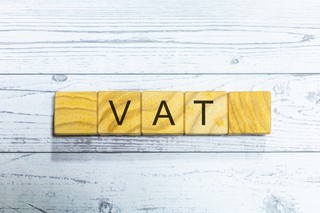 Czy gmina ma prawo do odliczenia VAT od wydatków na inwestycję w tereny rekreacyjne i sportowe?